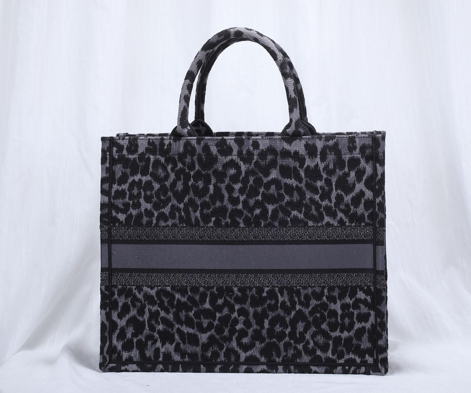 large-dior-book-tote-144_16843495823-1000