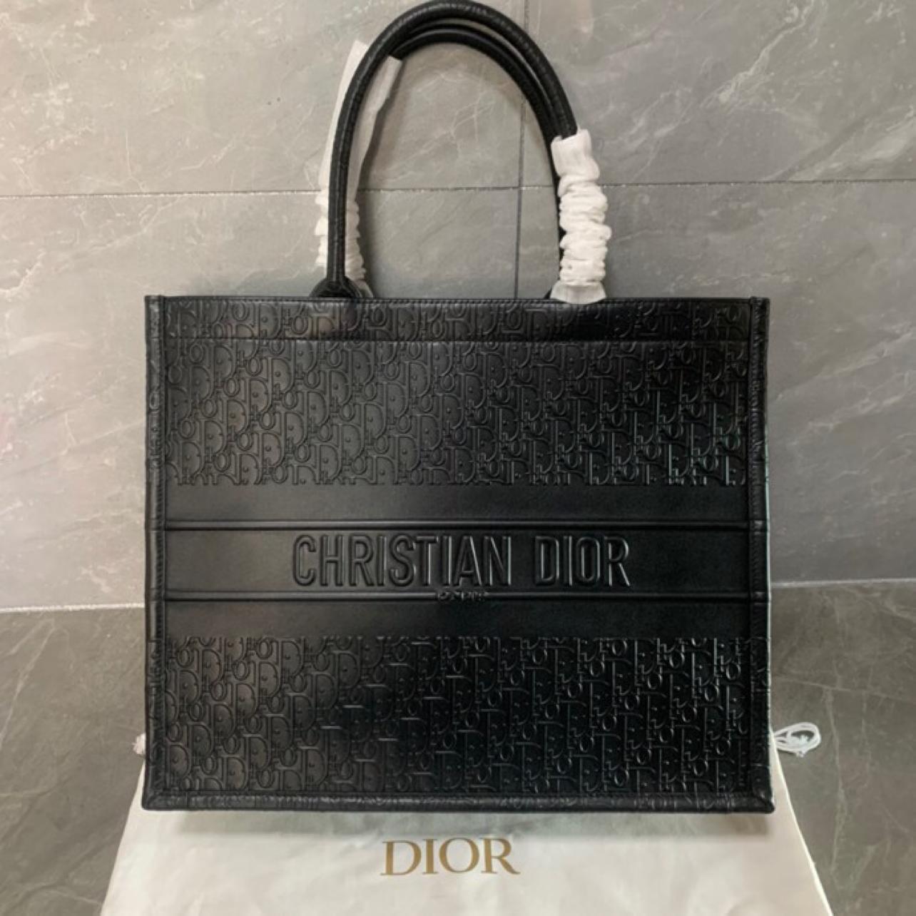 large-dior-book-tote-145_16843495852-1000