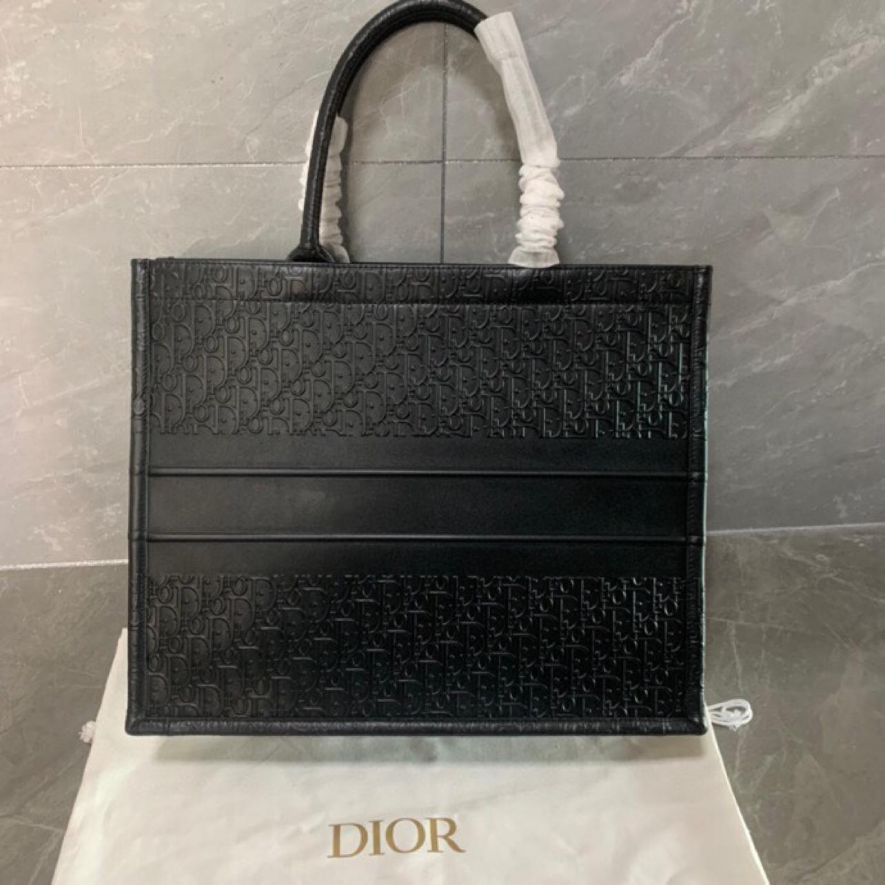 large-dior-book-tote-145_16843495853-1000