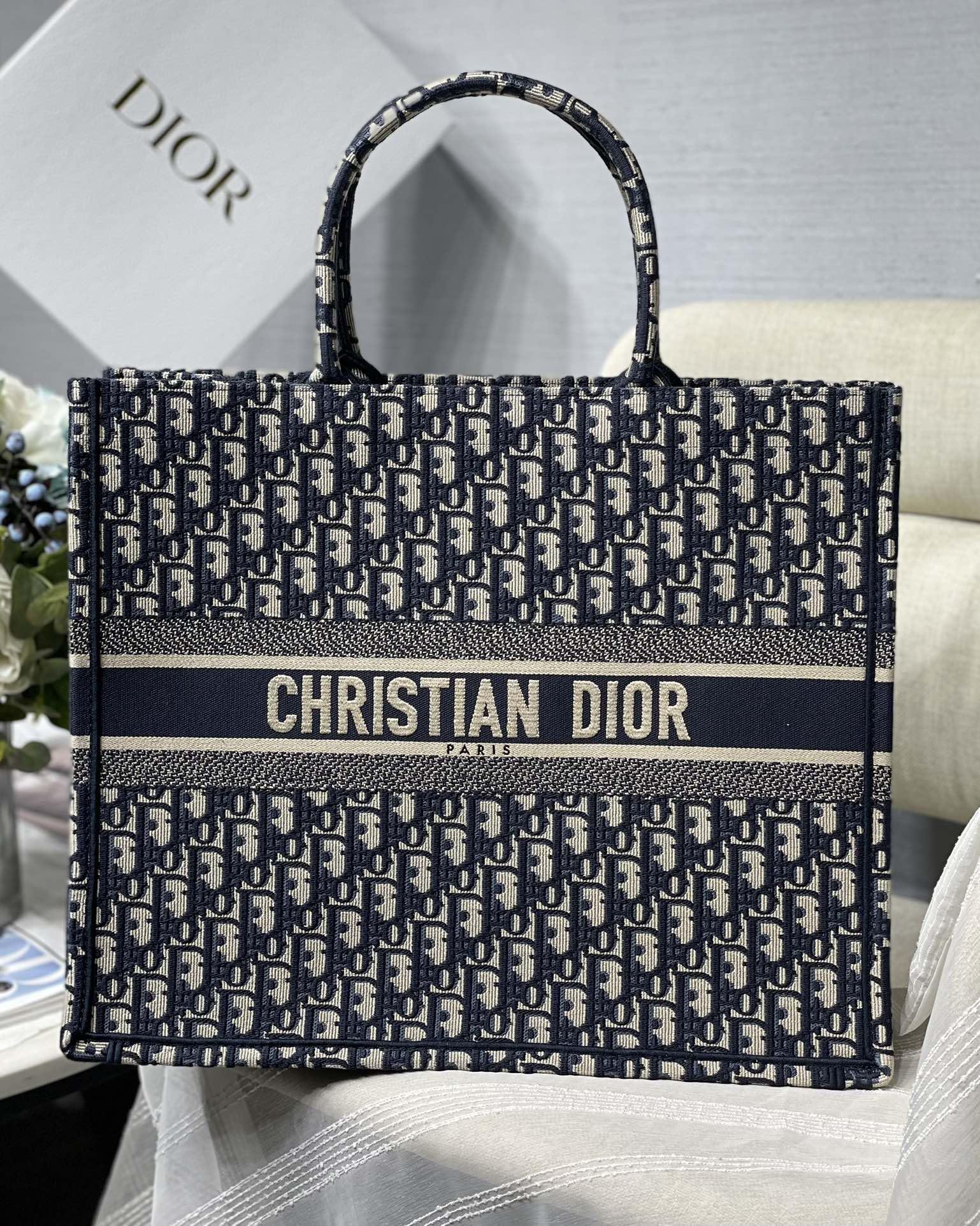 large-dior-book-tote-20_16843491832-1000