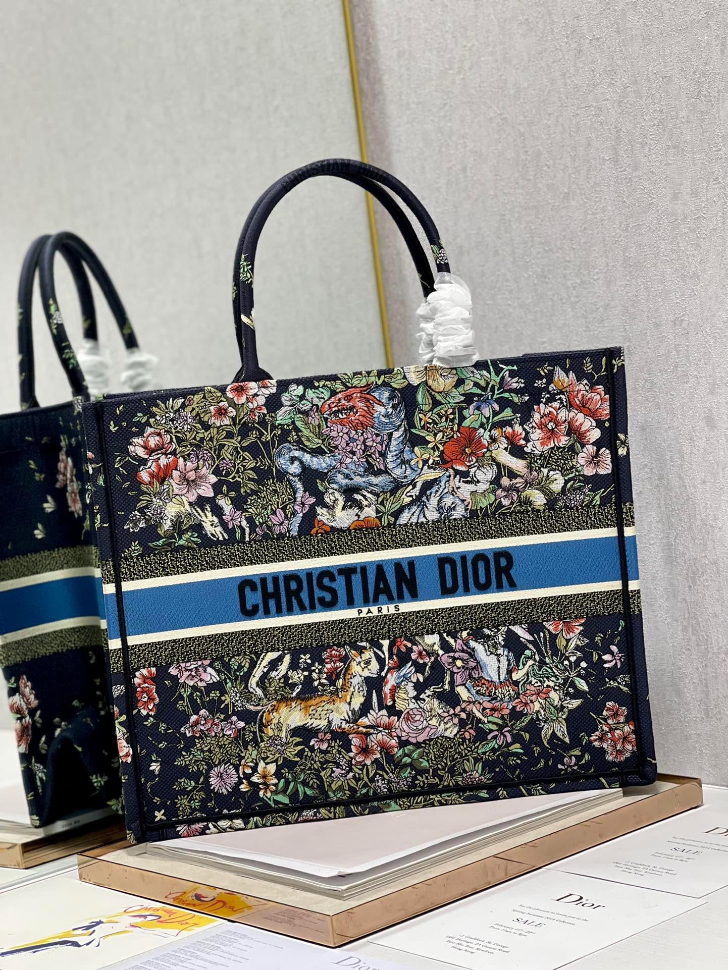 large-dior-book-tote-3975_16843992642-1000