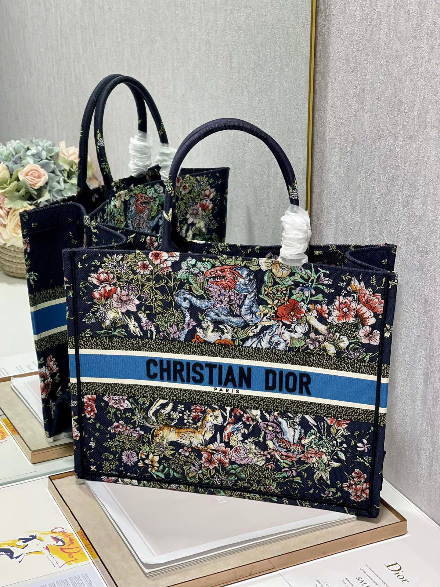 large-dior-book-tote-3975_16843992643-1000