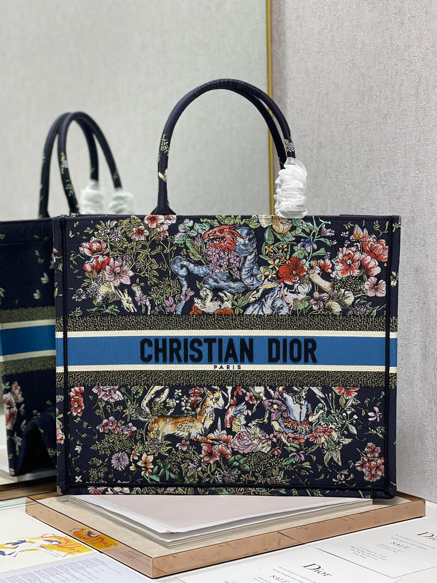 large-dior-book-tote-3975_16843992644-1000