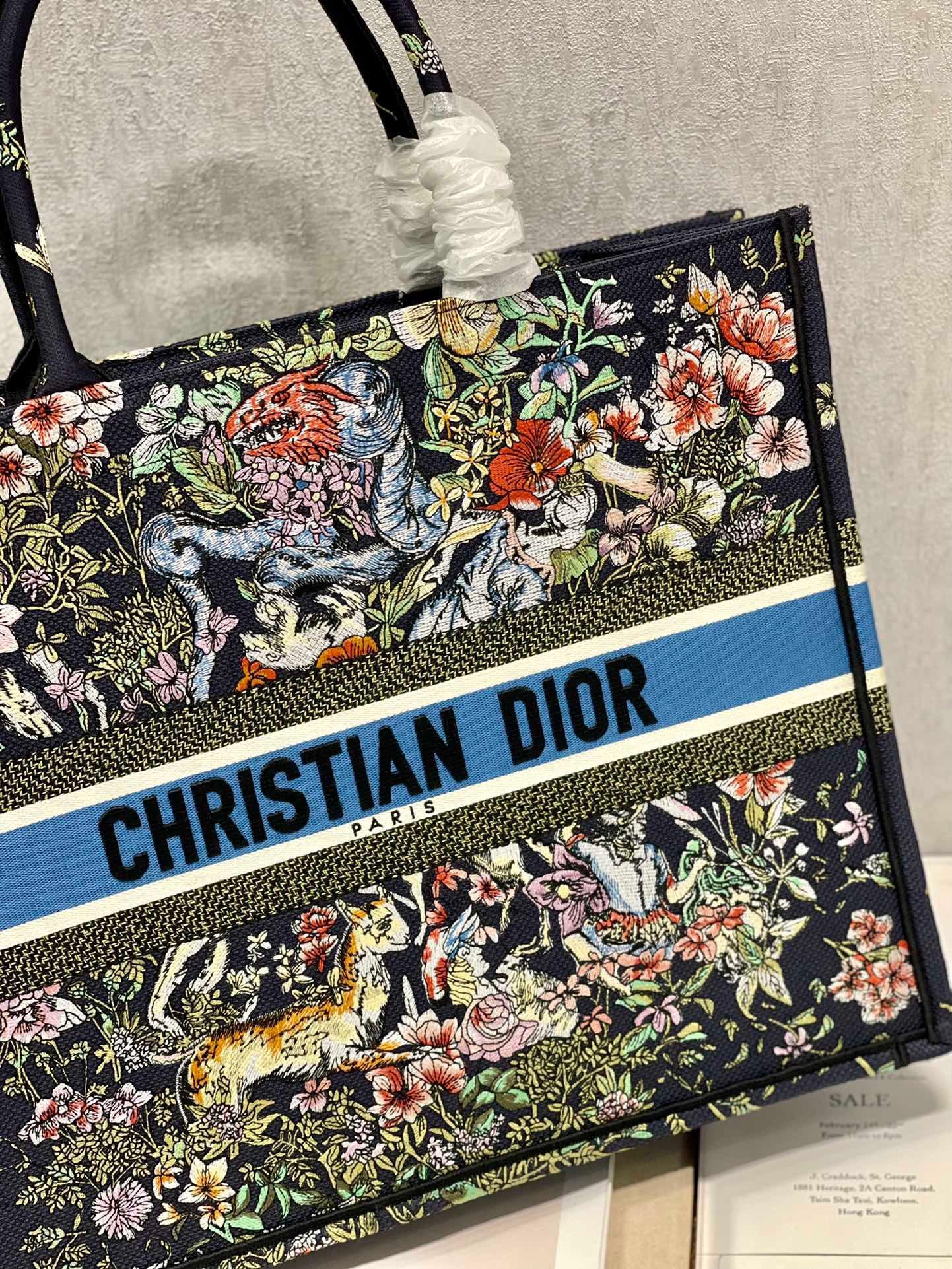 large-dior-book-tote-3975_16843992655-1000