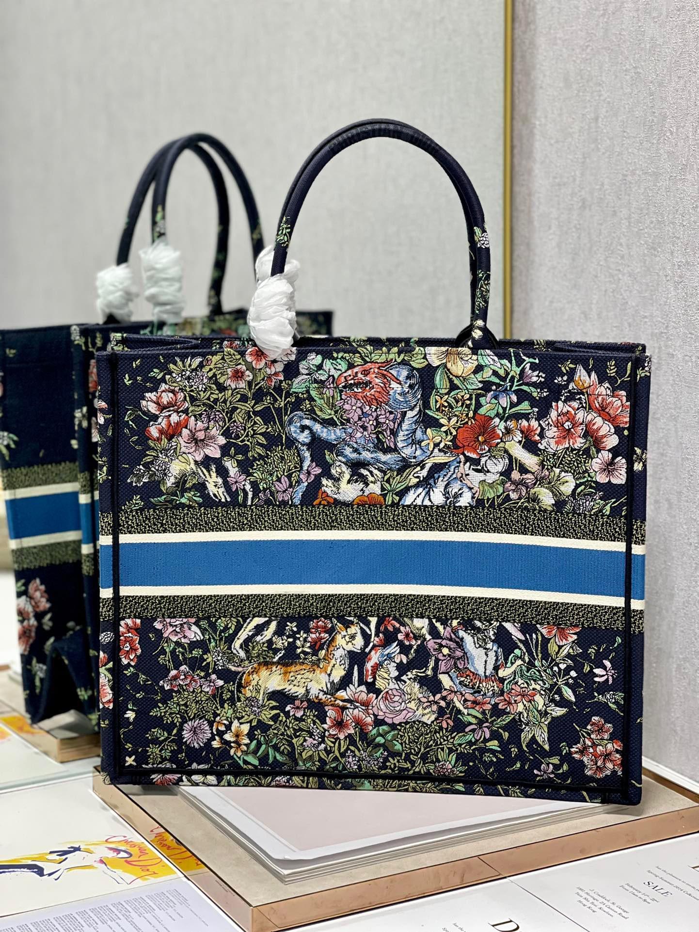 large-dior-book-tote-3975_16843992656-1000