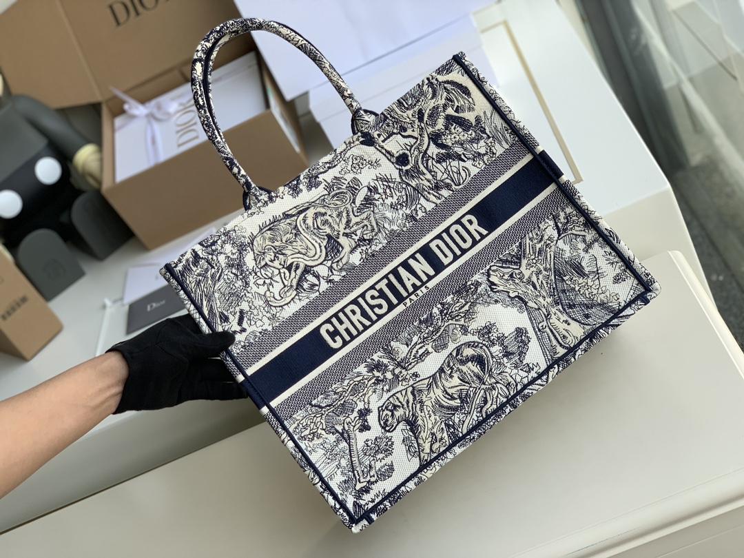 large-dior-book-tote-57_16844968324-1000