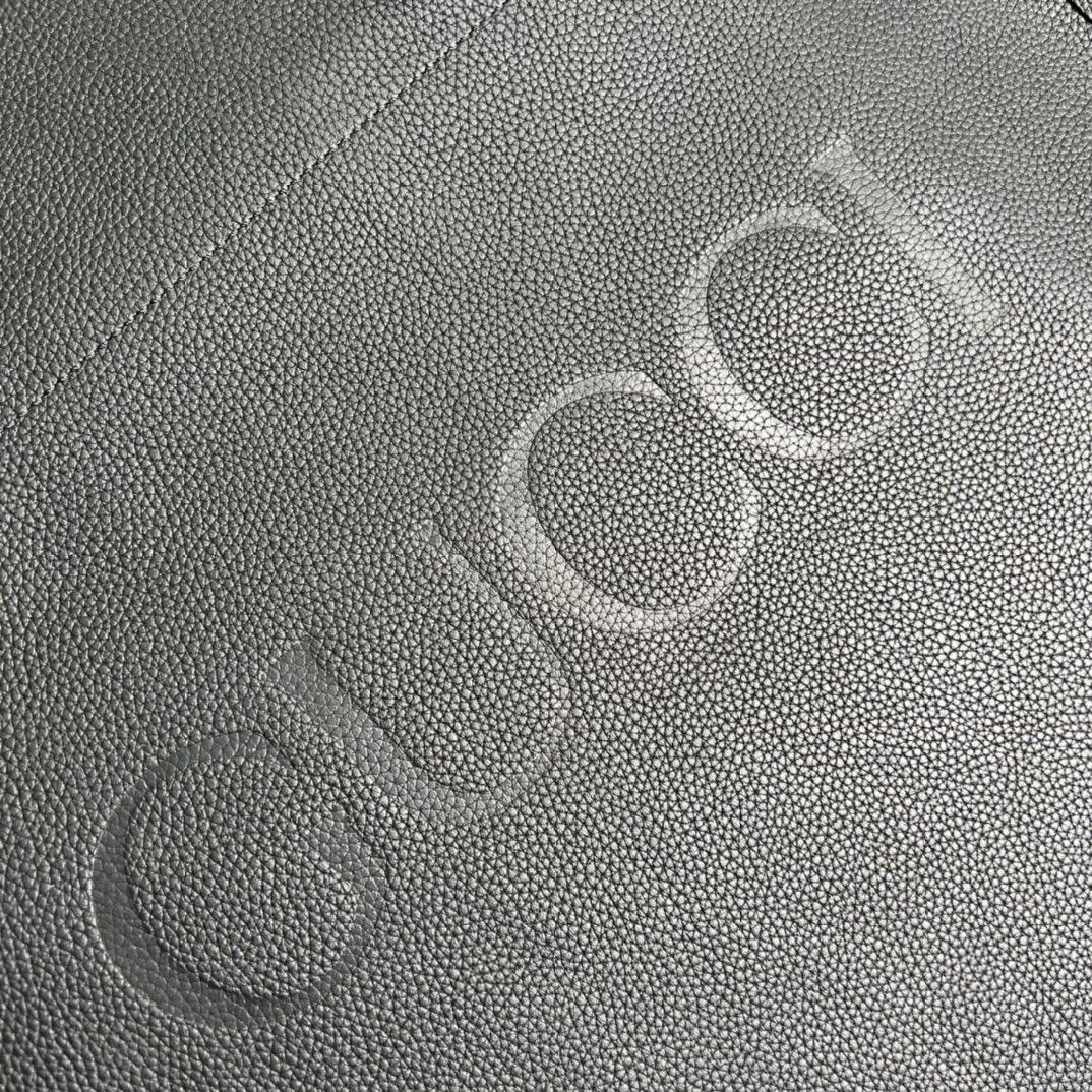 large-tote-with-gucci-logo-2073_16843947955-1000