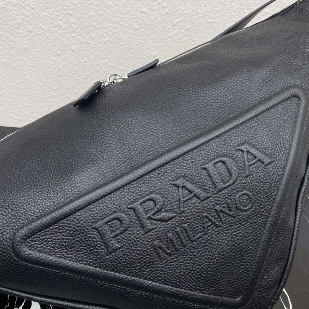 leather-prada-triangle-bag-2606_16844984028-1000