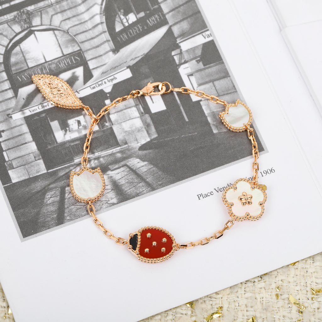 lucky-spring-bracelet-5-motifs-6272_16844029473-1000