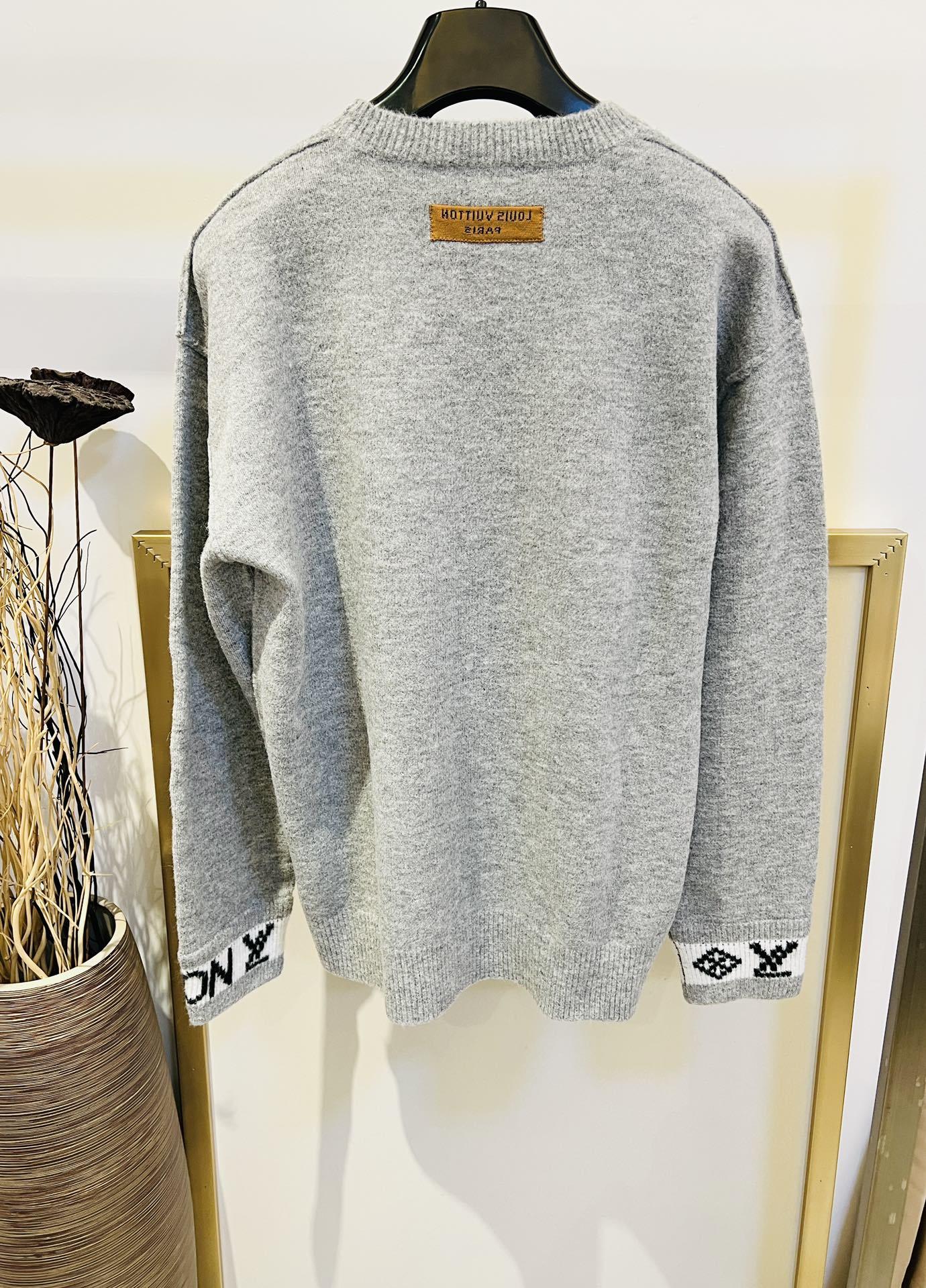 lv-cuffs-cashmere-crewneck-5590_16845009143-1000