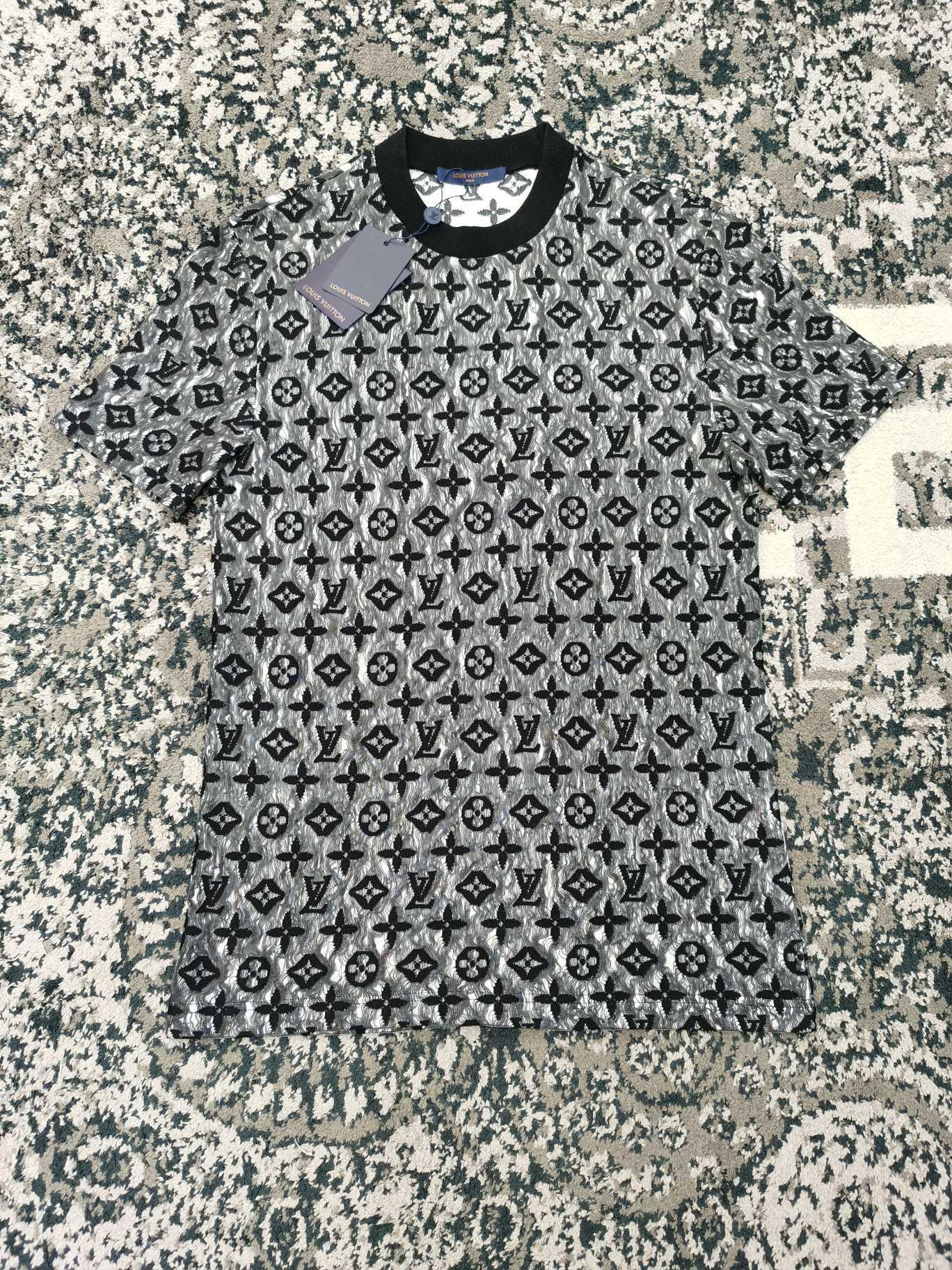 lv-monogram-t-shirt-7216_16845021054-1000