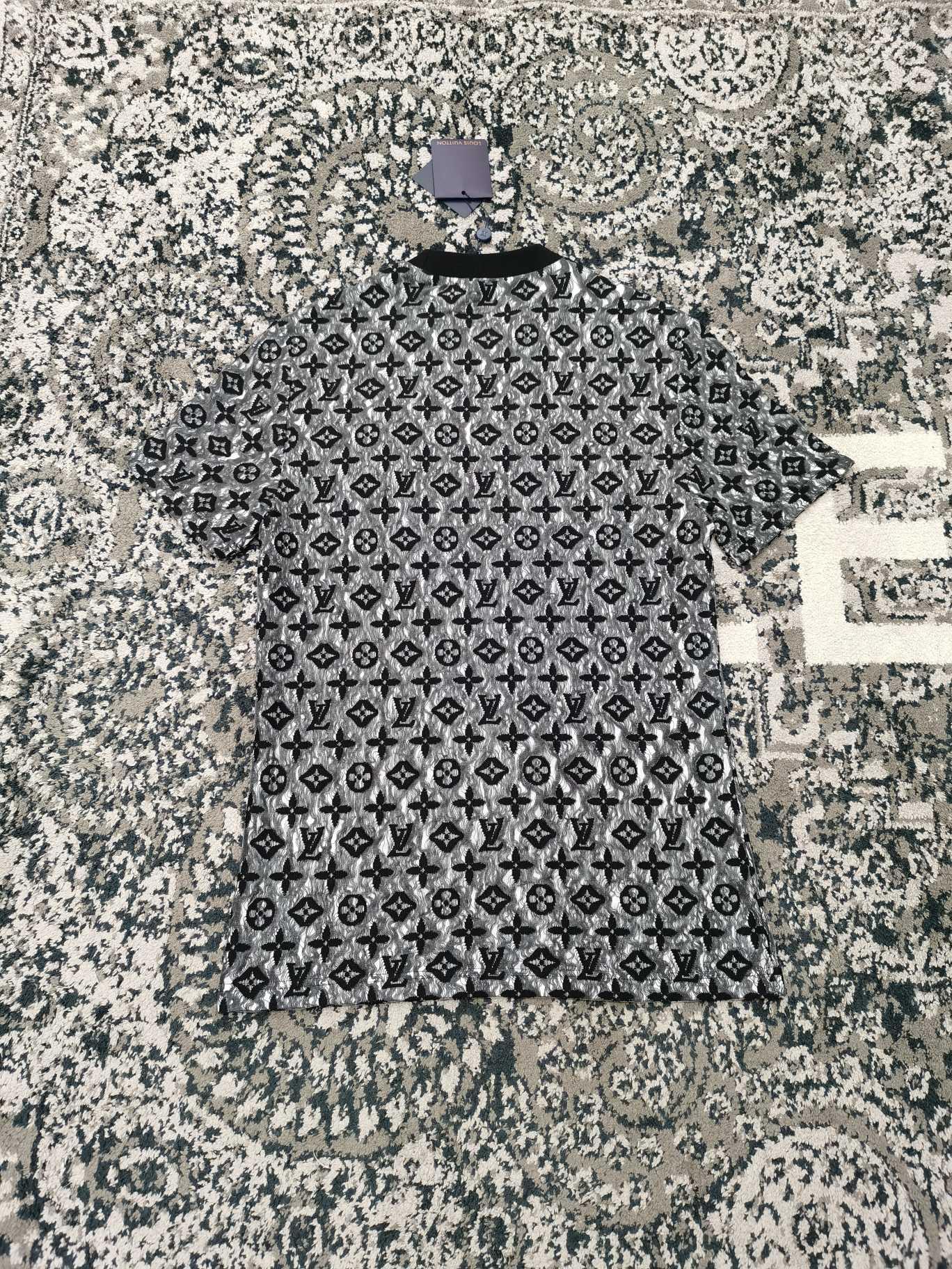 lv-monogram-t-shirt-7216_16845021065-1000