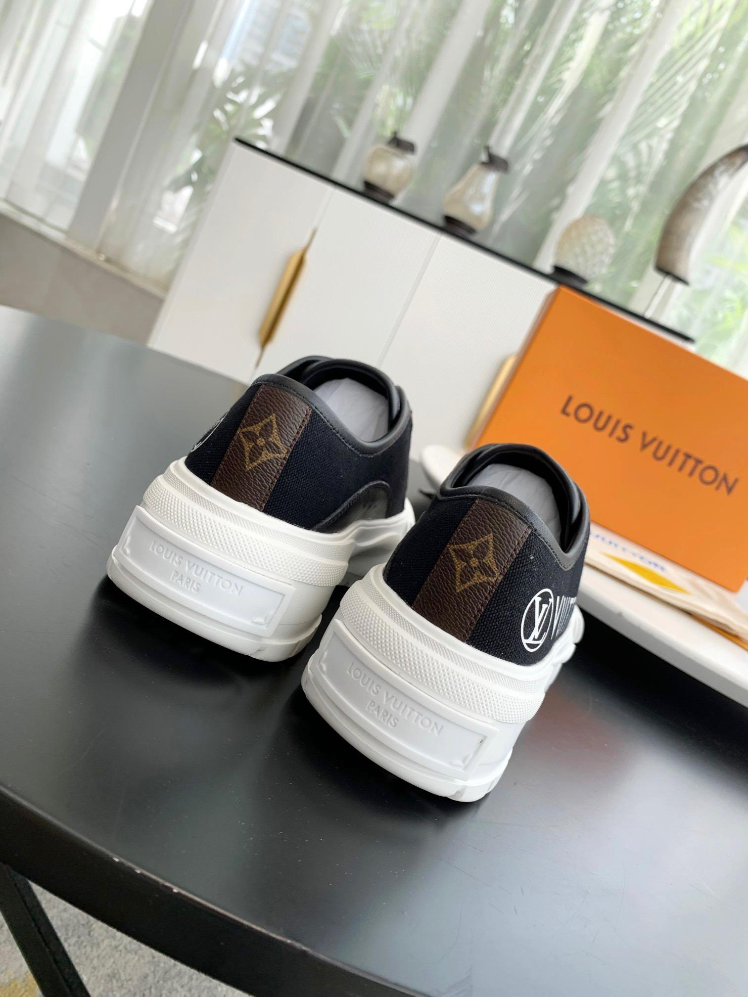 lv-squad-sneaker-1705_16843943518-1000