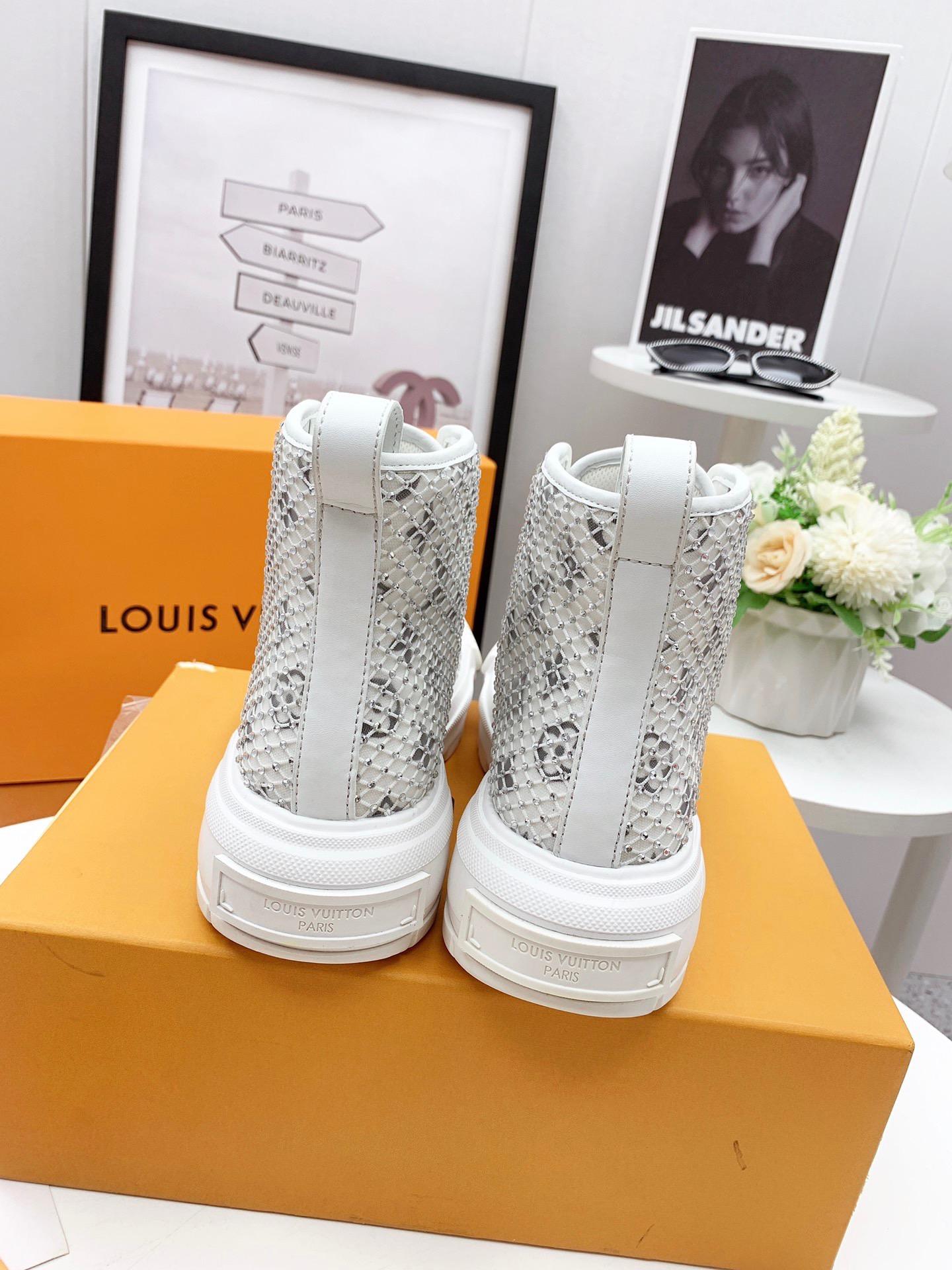 lv-squad-sneaker-boot-1701_16843943418-1000