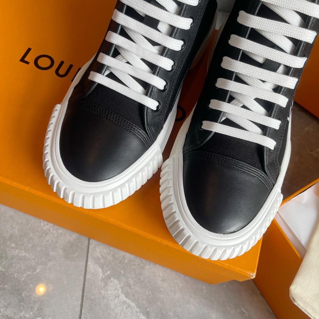 lv-squad-sneaker-boot-1707_16843943547-1000