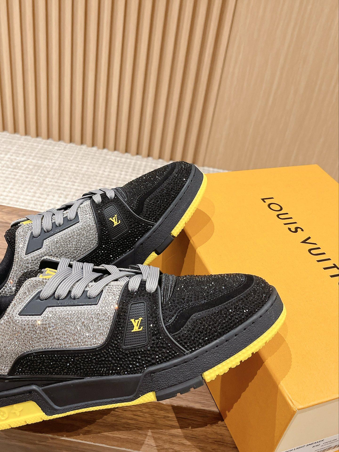 lv-trainer-sneaker-5026_16844006377-1000