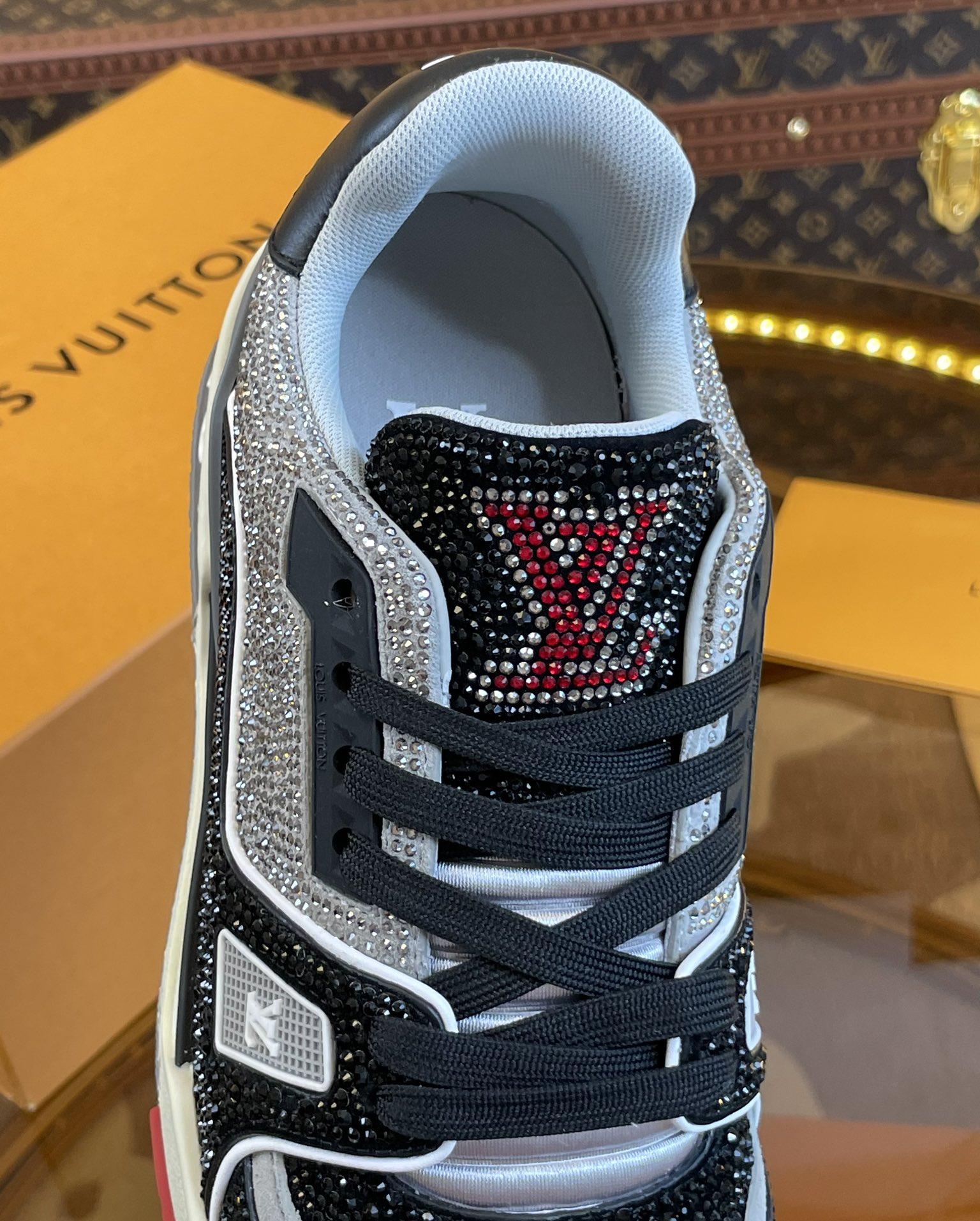 lv-trainers-2801_16843957823-1000