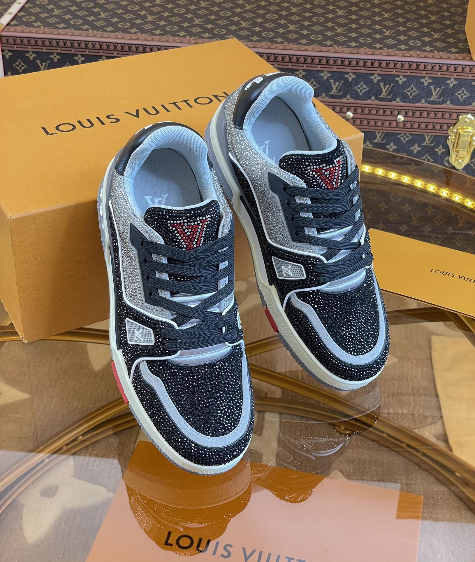 lv-trainers-2801_16843957837-1000