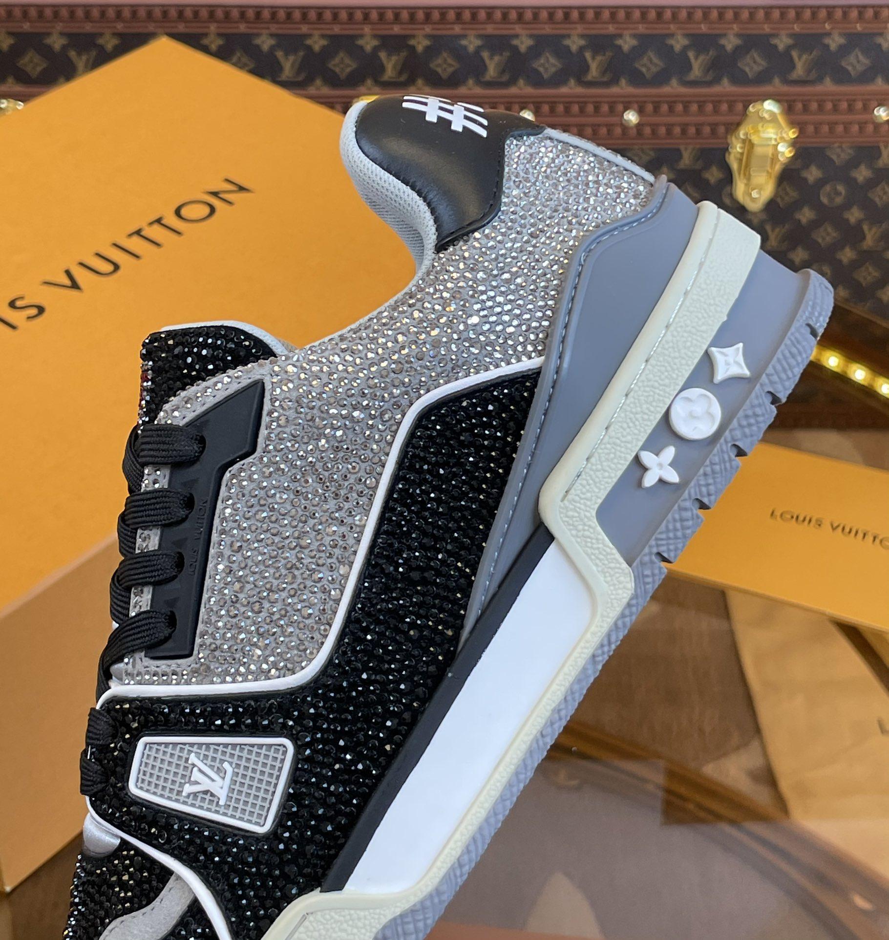 lv-trainers-2801_168439578410-1000