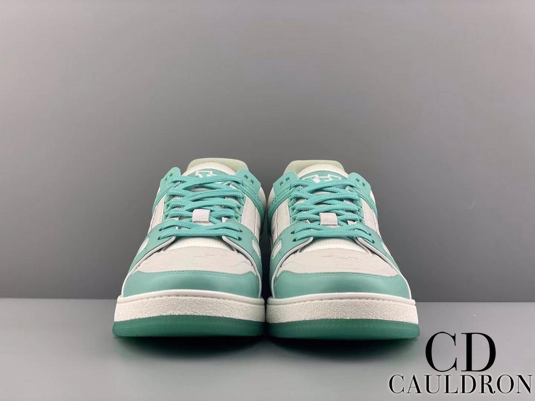 lv-trainers-663_16843502025-1000