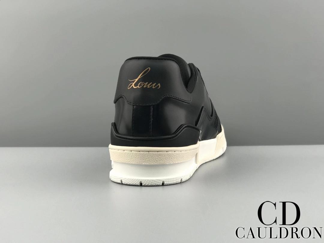 lv-trainers-667_16843502088-1000