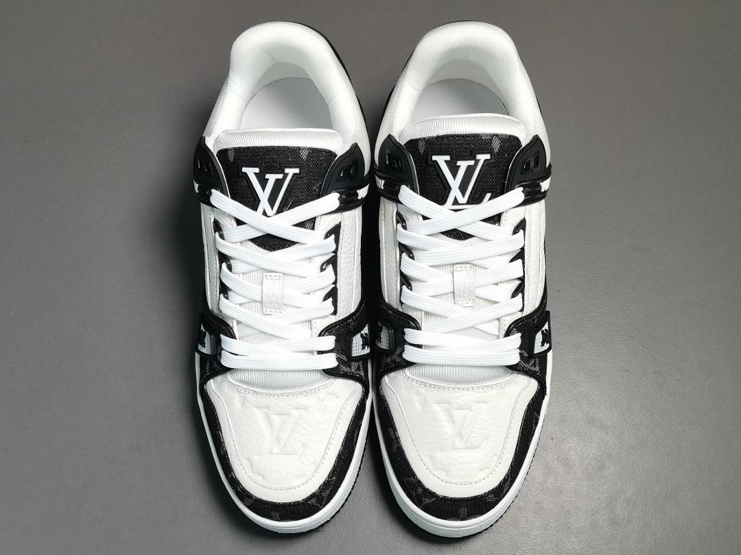 lv-trainers-711_16843502823-1000