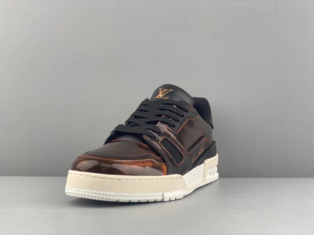 lv-trainers-723_16843503015-1000