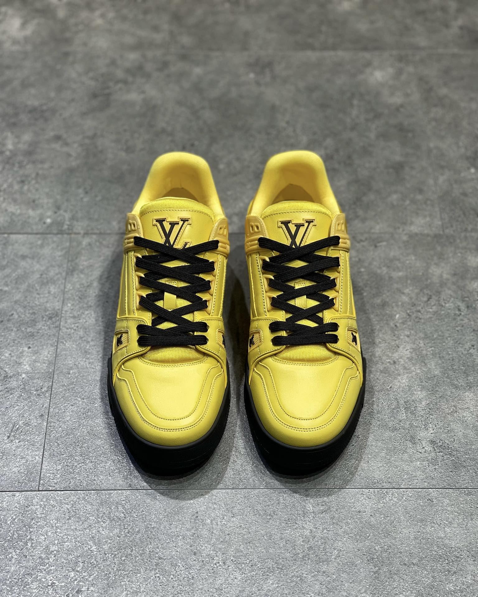 lv-trainers-729_16843503083-1000