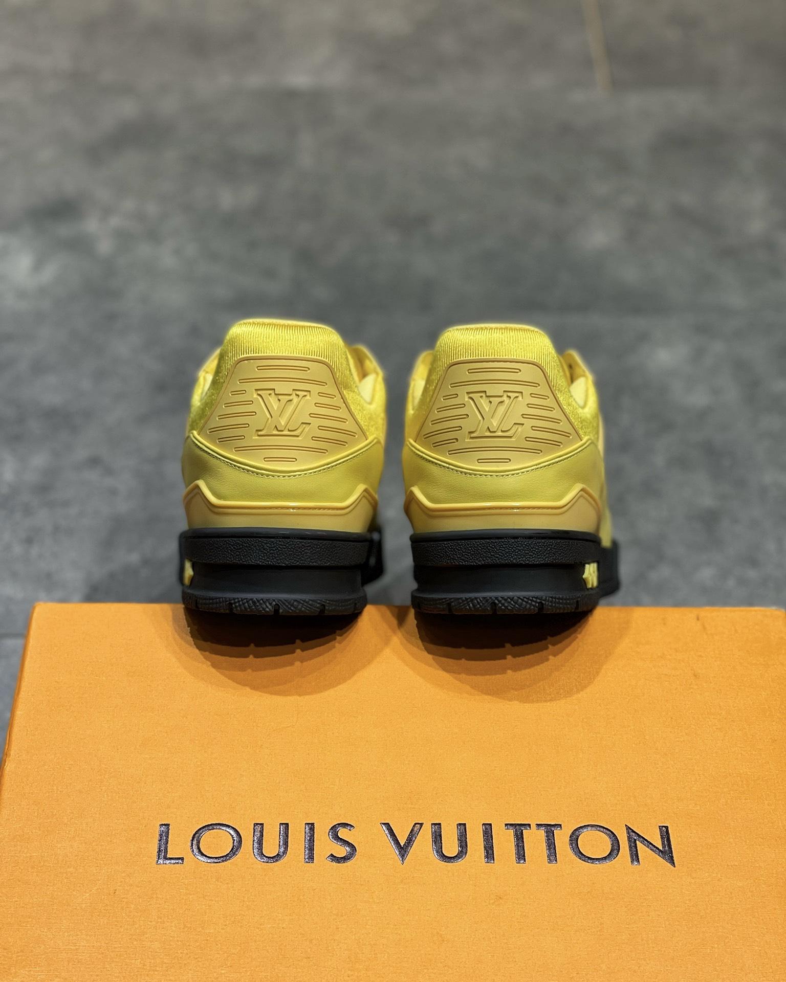 lv-trainers-729_16843503098-1000