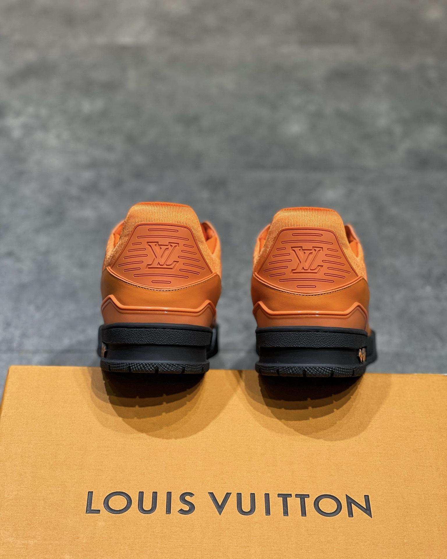 lv-trainers-730_16843503129-1000