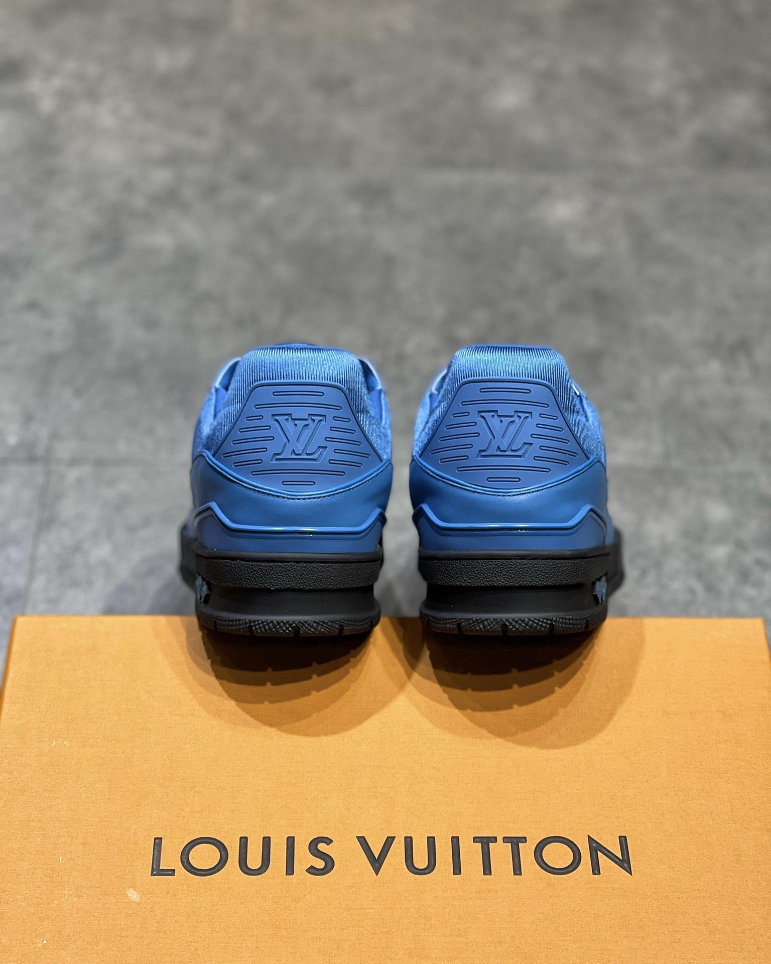 lv-trainers-731_16843503159-1000