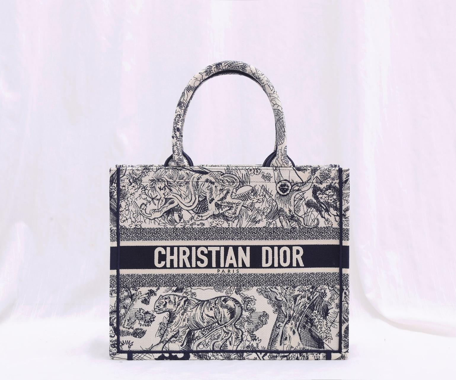 medium-dior-book-tote-115_16843494762-1000