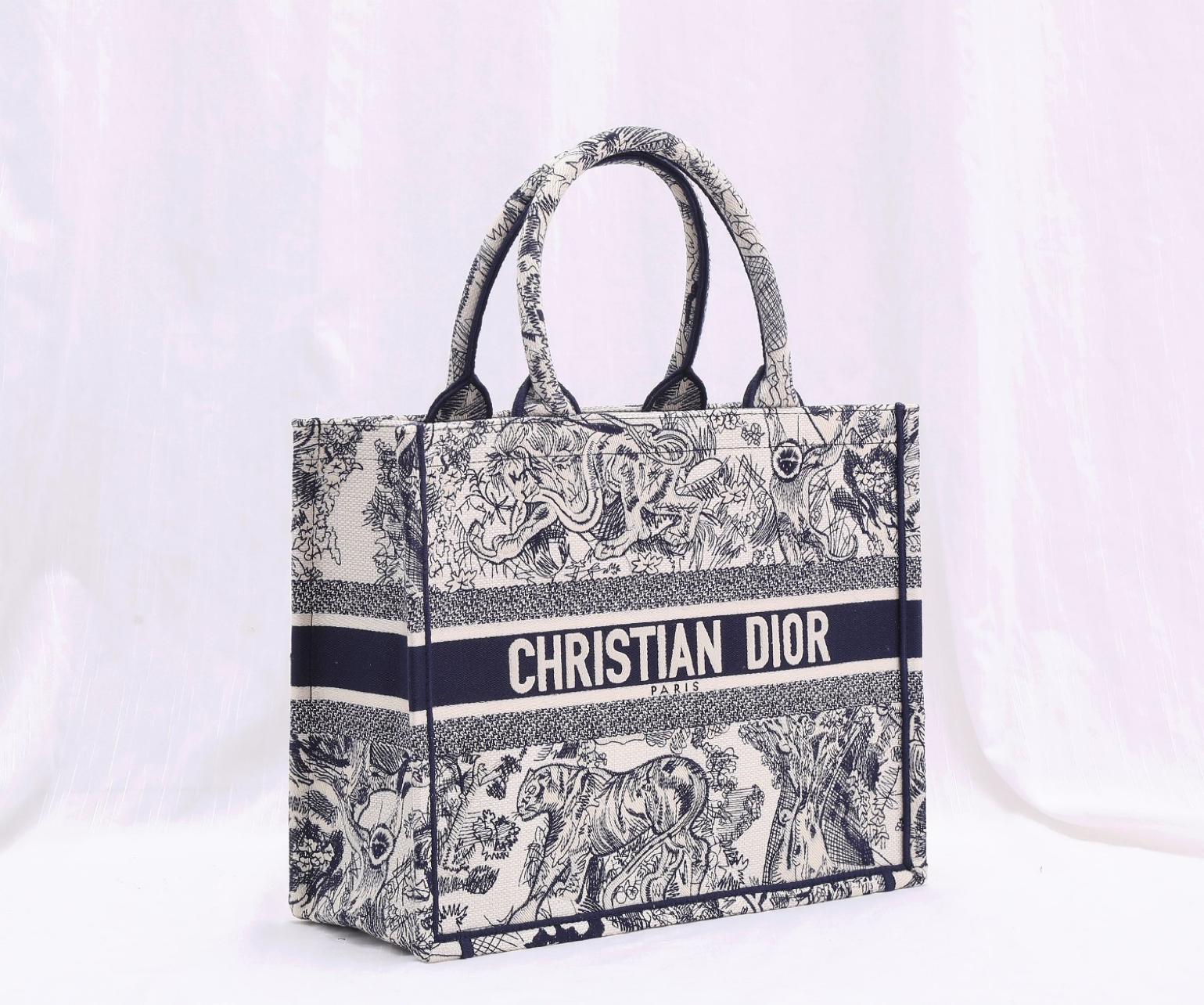 medium-dior-book-tote-115_16843494774-1000