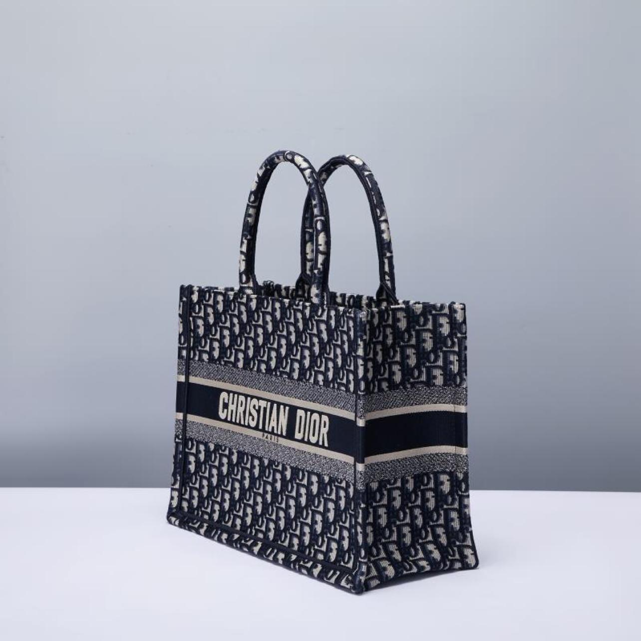 medium-dior-book-tote-118_16843494896-1000