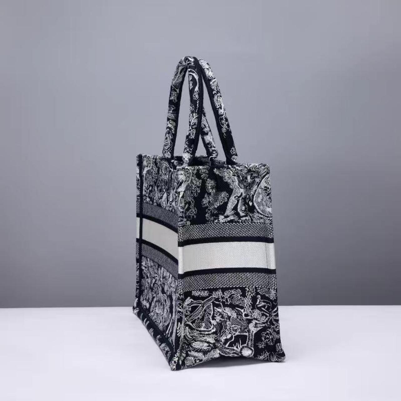 medium-dior-book-tote-120_16843494975-1000