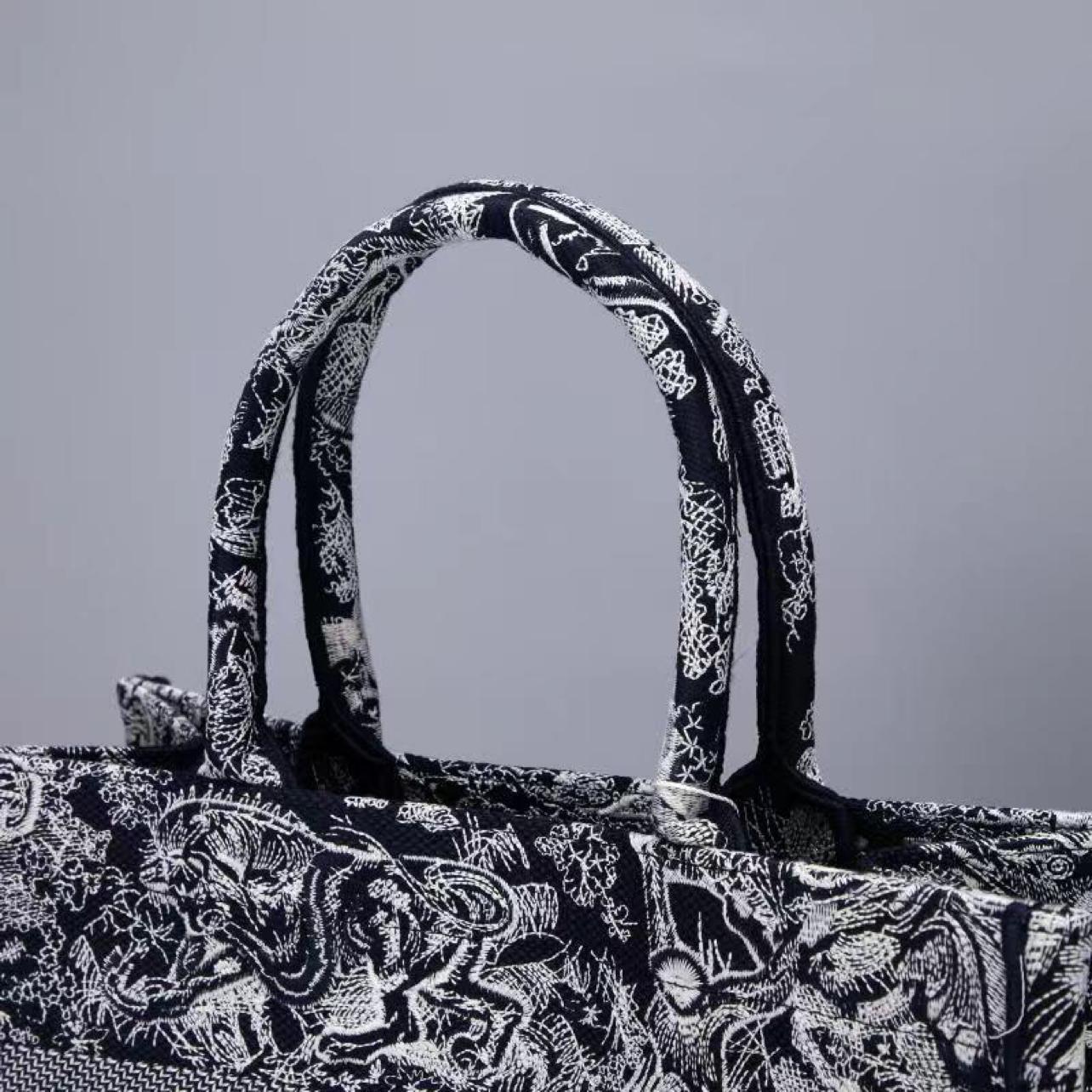 medium-dior-book-tote-120_16843494989-1000