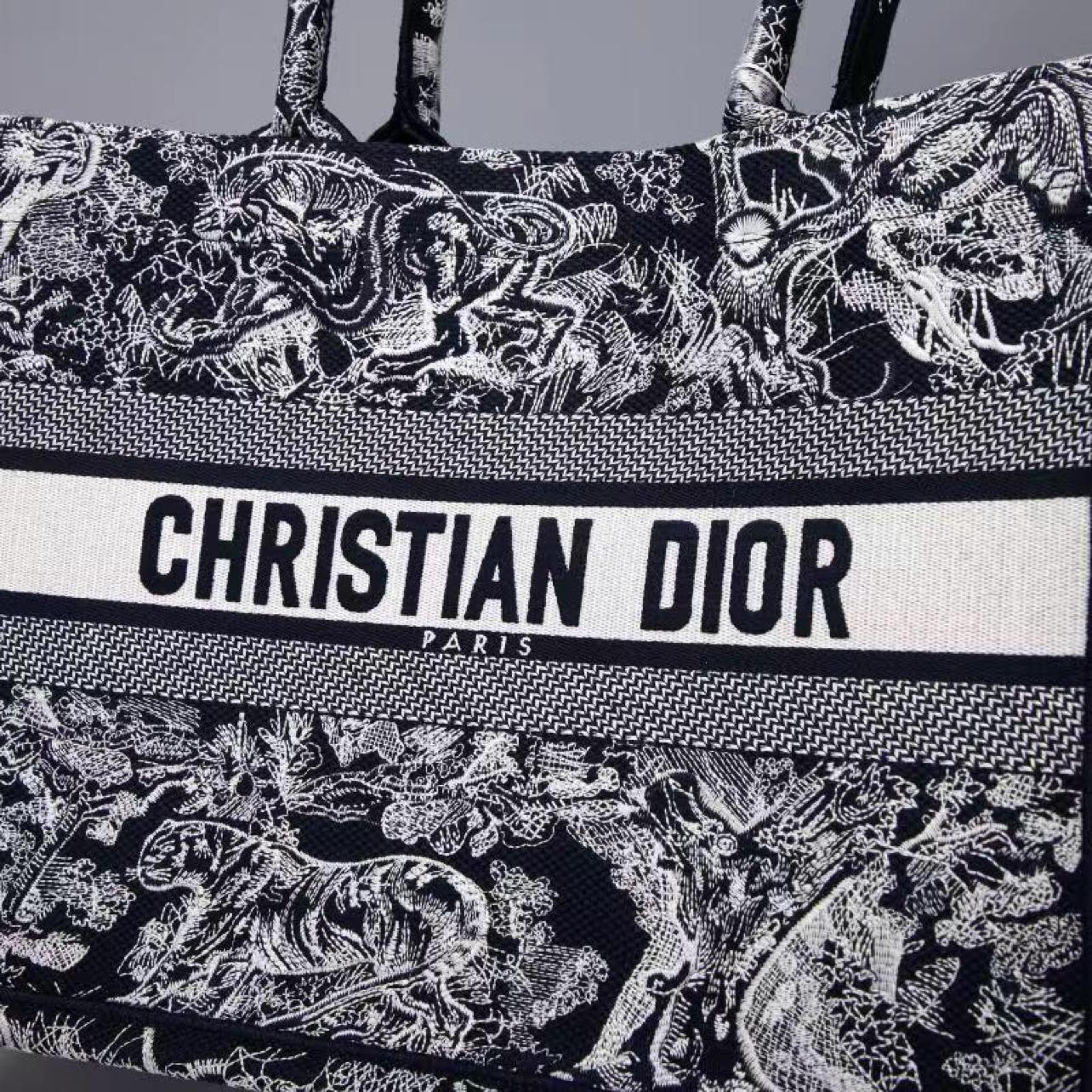 medium-dior-book-tote-120_168434949910-1000