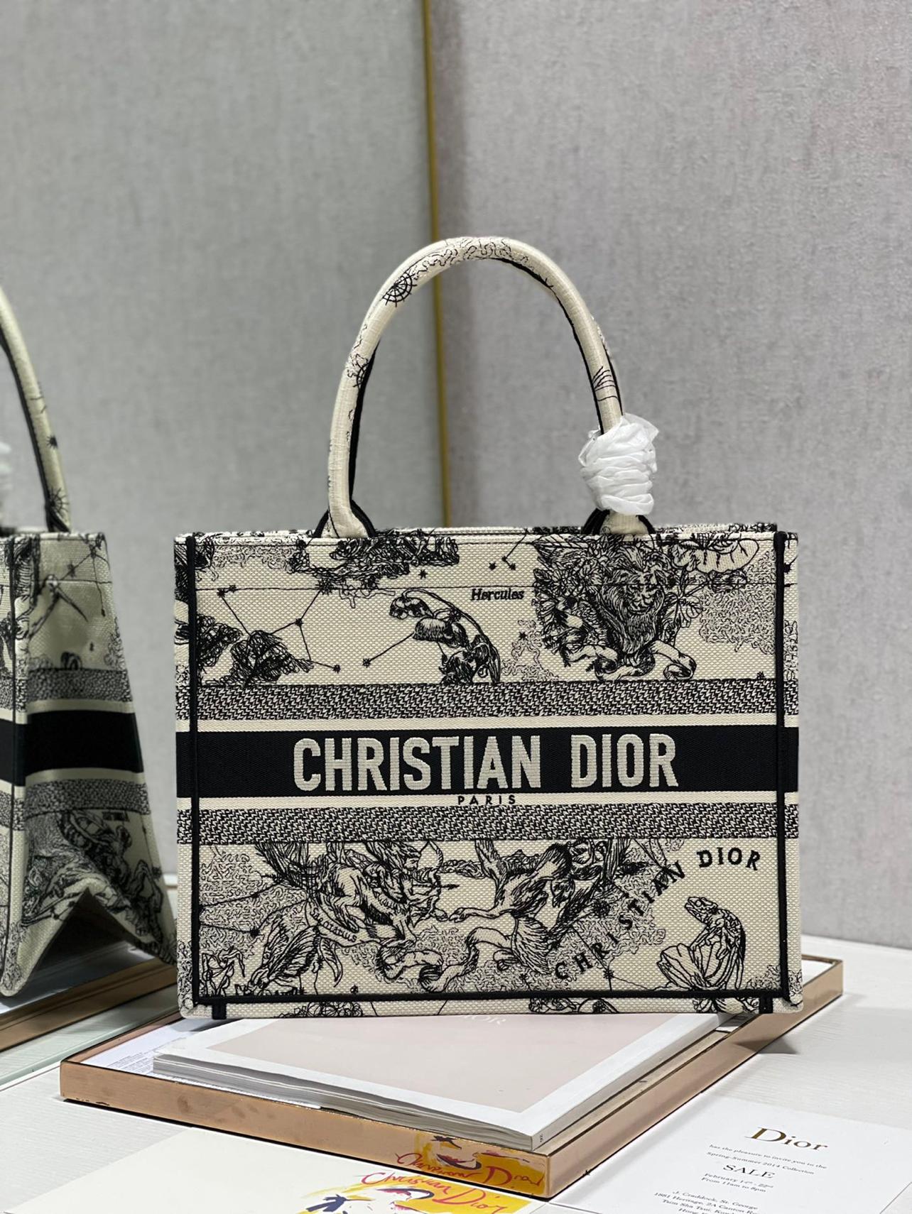 medium-dior-book-tote-123_16843495082-1000