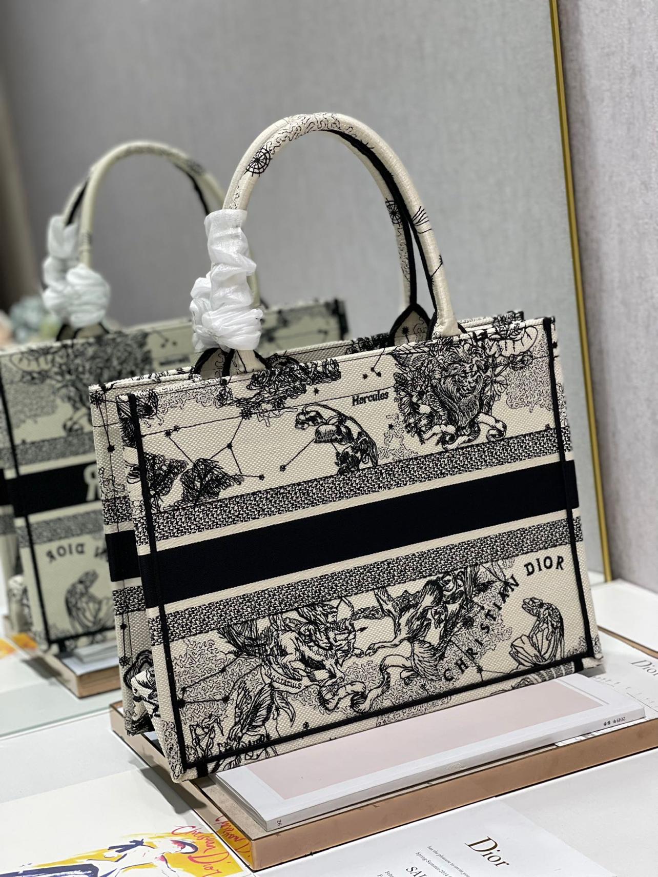 medium-dior-book-tote-123_16843495083-1000