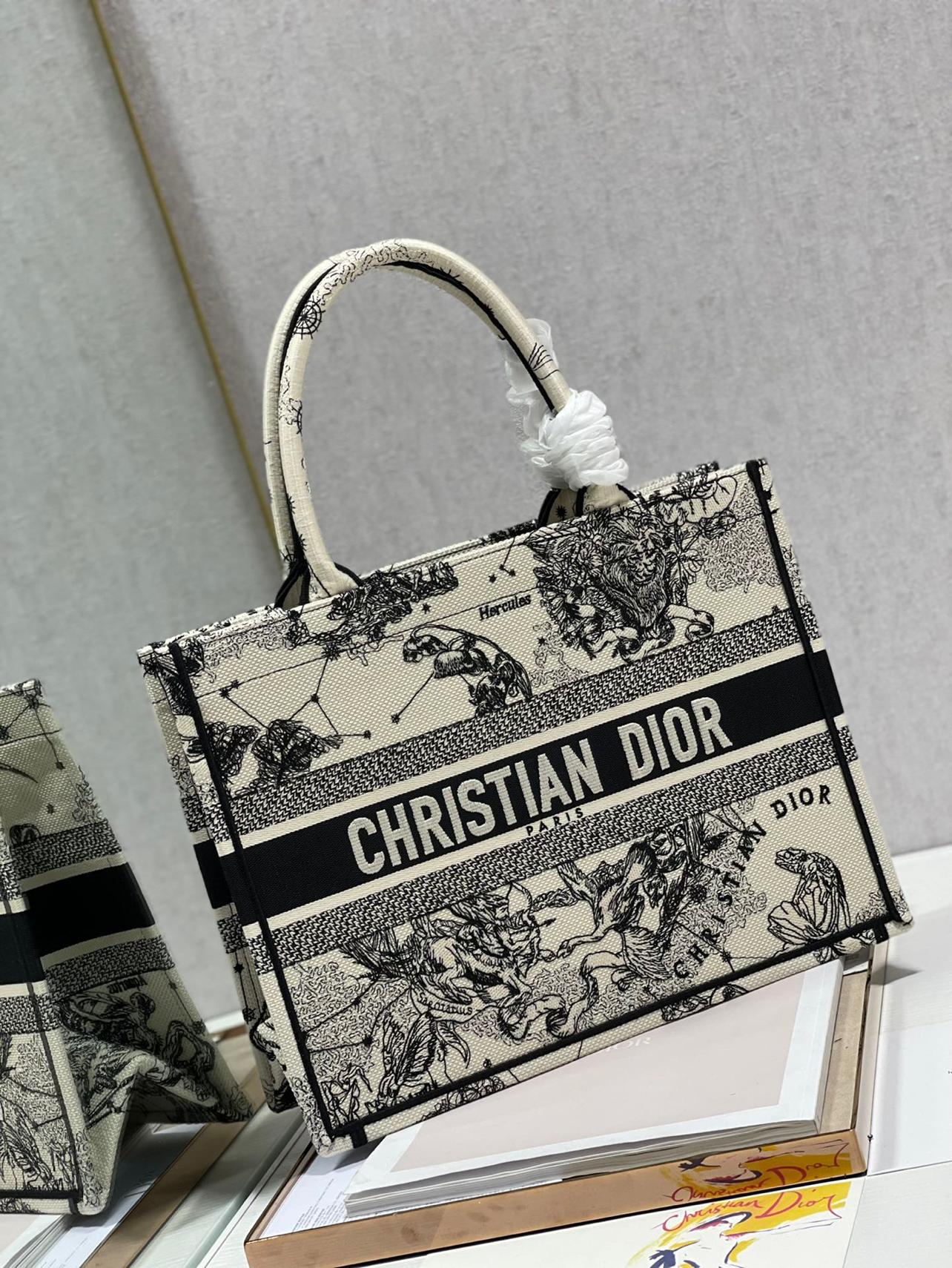 medium-dior-book-tote-123_16843495094-1000