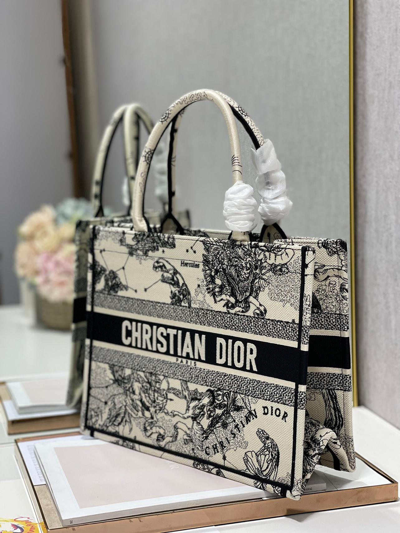 medium-dior-book-tote-123_16843495095-1000