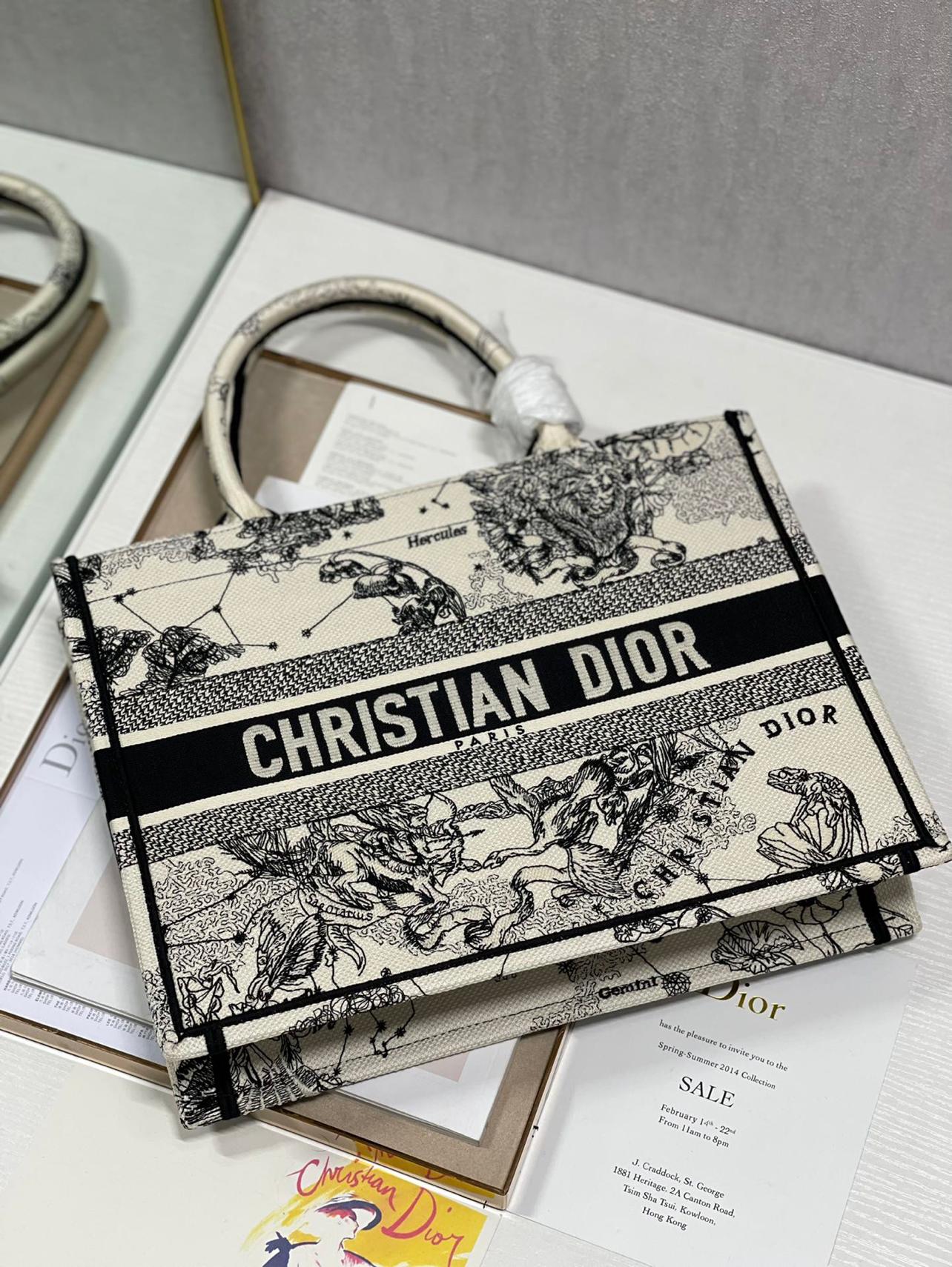 medium-dior-book-tote-123_16843495106-1000