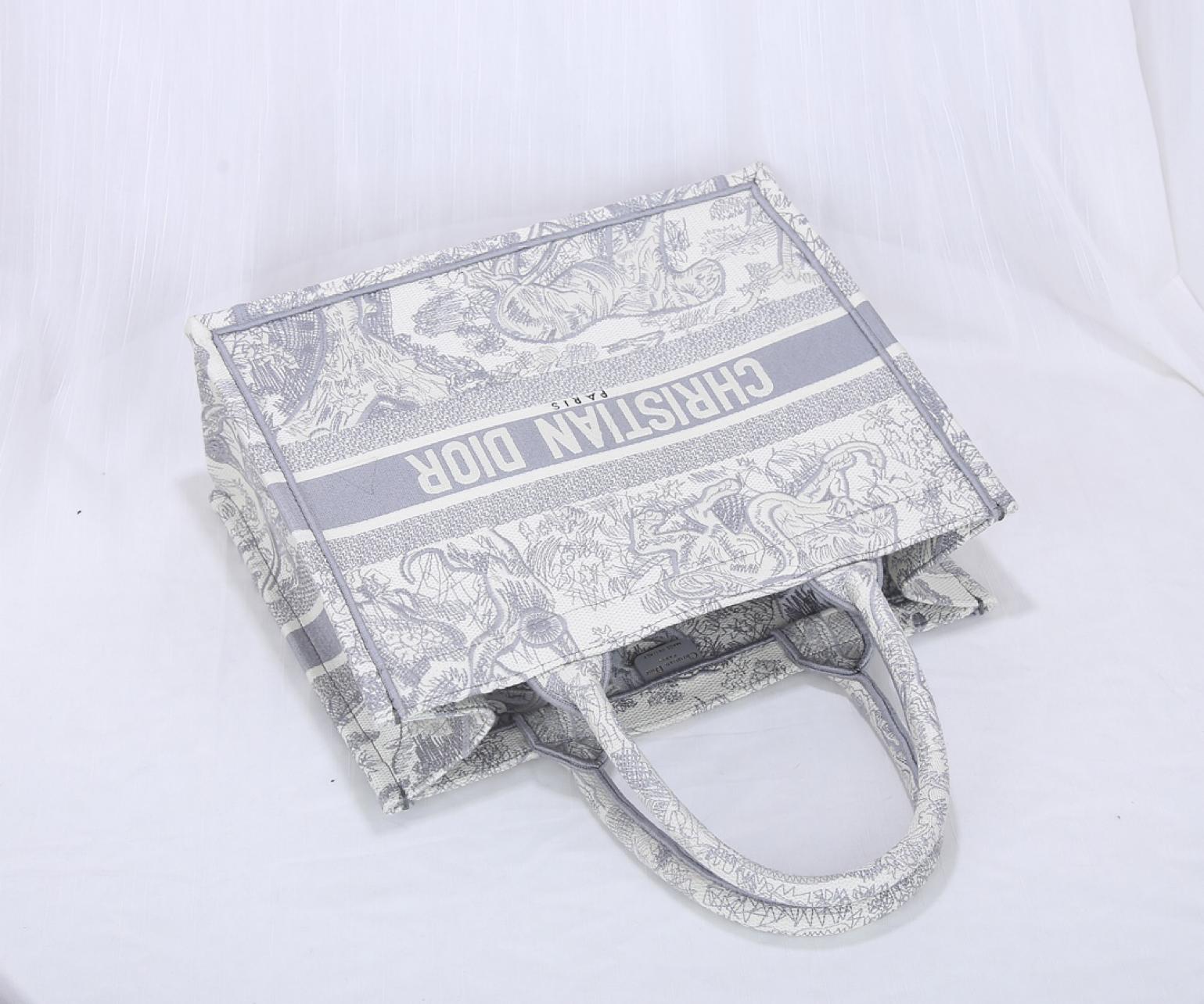 medium-dior-book-tote-124_16843495157-1000