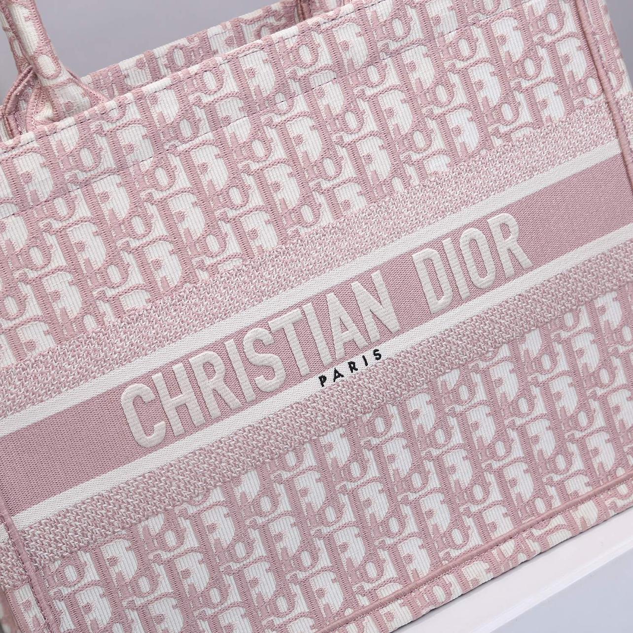 medium-dior-book-tote-125_16843495176-1000