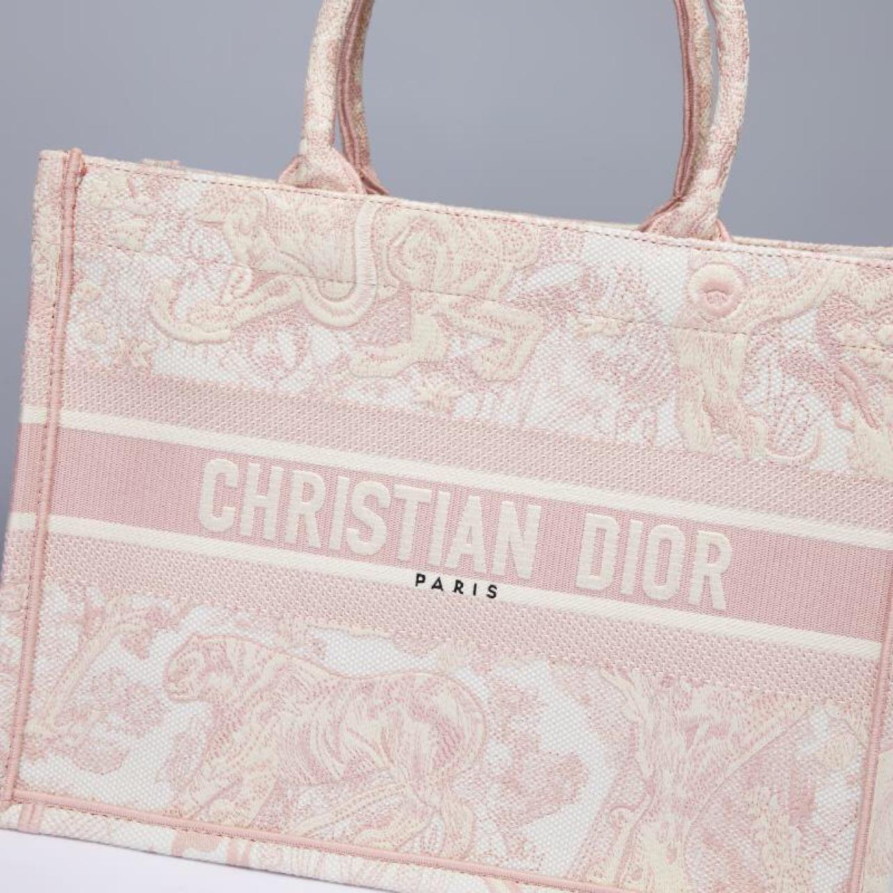 medium-dior-book-tote-126_16843495217-1000