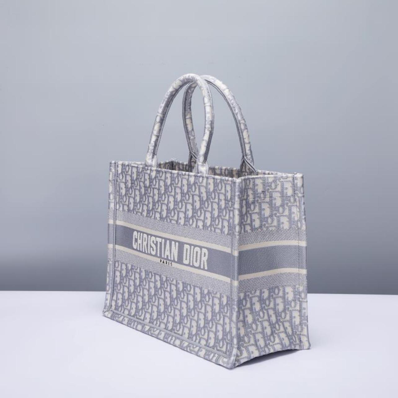 medium-dior-book-tote-127_16843495235-1000