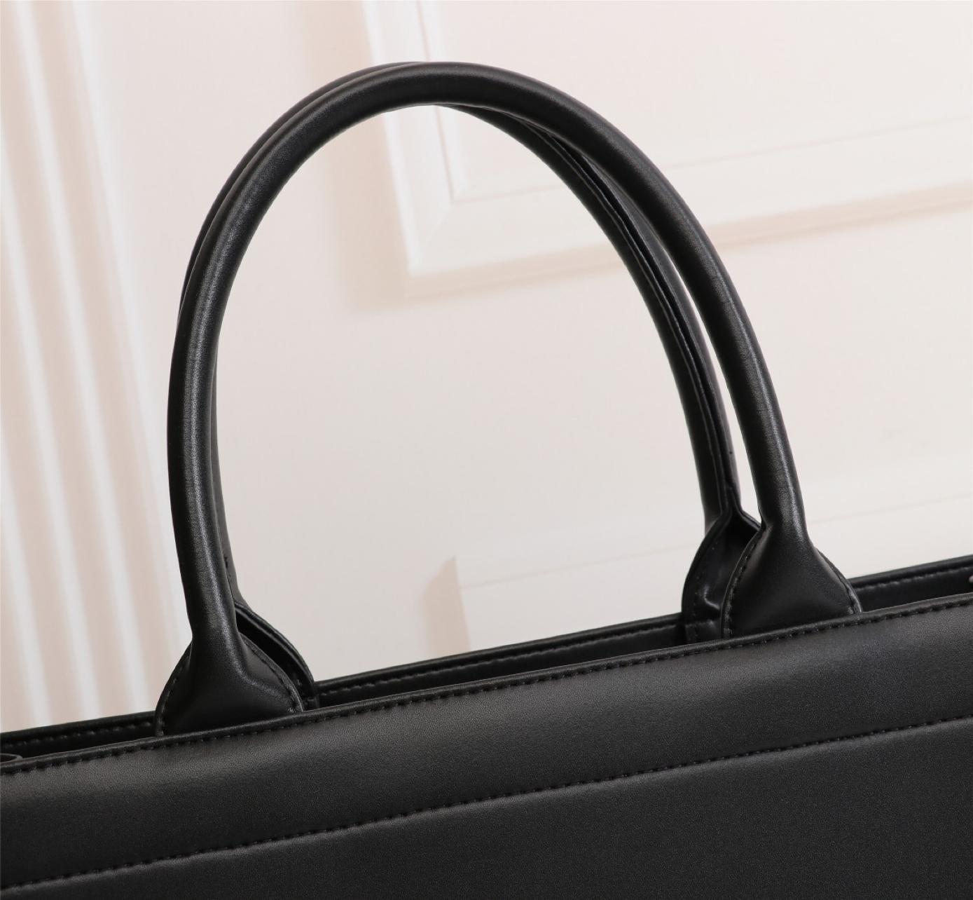 medium-dior-book-tote-129_16843495295-1000