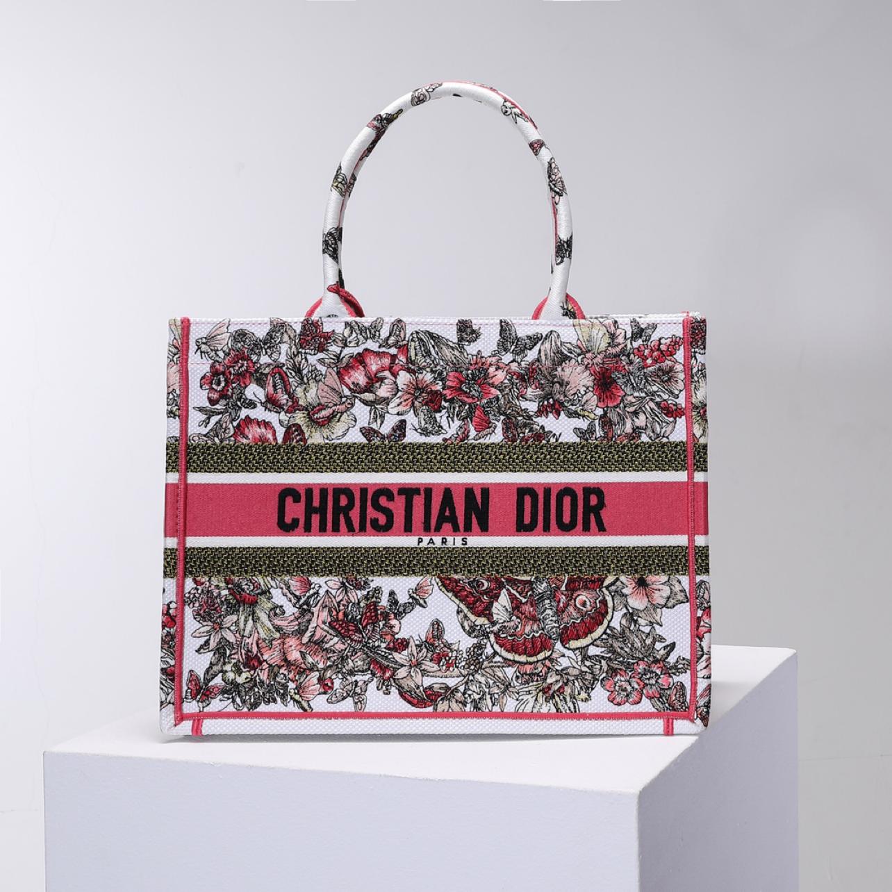 medium-dior-book-tote-137_16843495572-1000