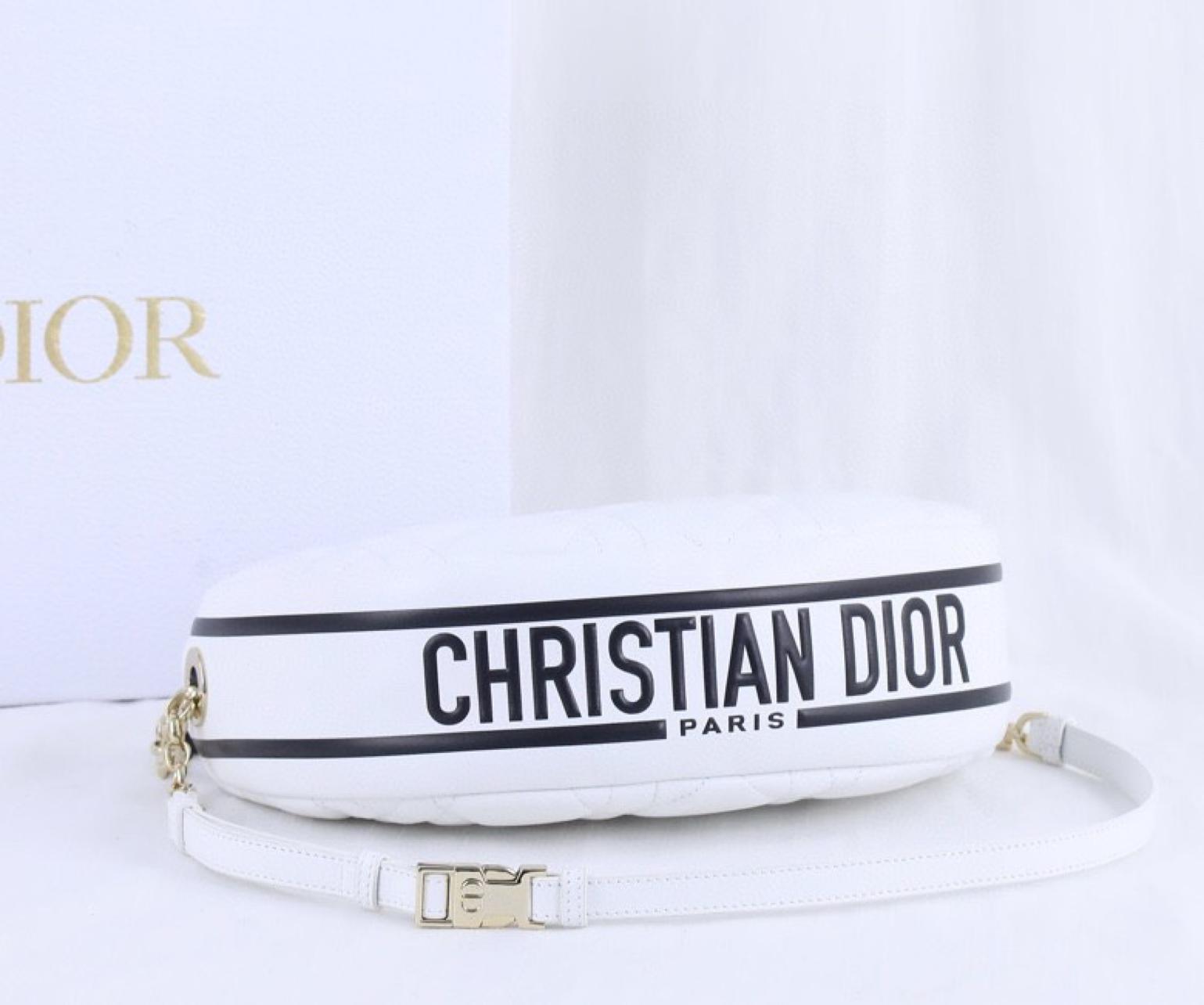 medium-dior-vibe-hobo-bag-562_16843500128-1000