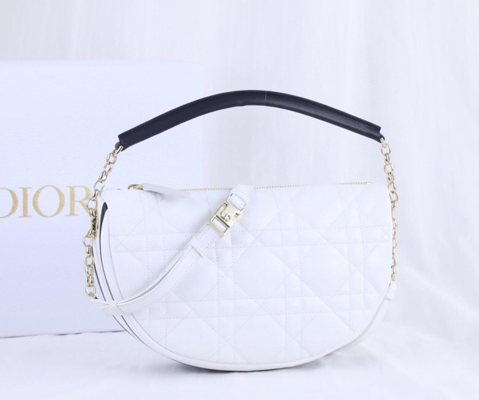 medium-dior-vibe-hobo-bag-562_168435001310-1000